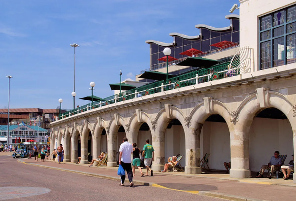 Lulworth Cove and Durdle Door Mini-Coach Tour from Bournemouth