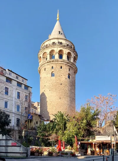2-Hour Bosphorus Cruise in Istanbul with Guide