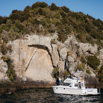 Kakariki Day Time Cruise to Maori Rock Carvings