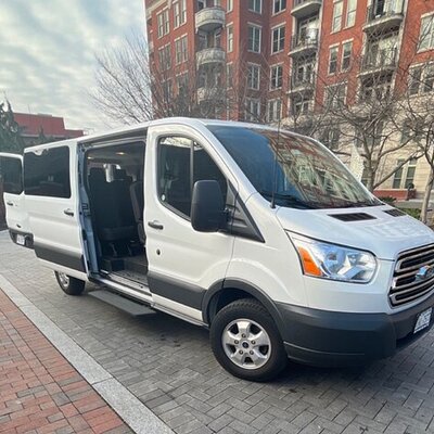 Private Ronald Reagan National Airport (DCA) transfer Round trip