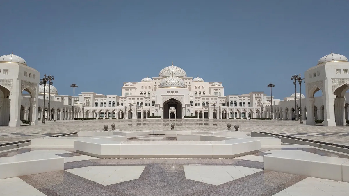 Abu Dhabi small-group guided day trip from Dubai with Sheikh Zayed Grand Mosque and Qasr Al Watan