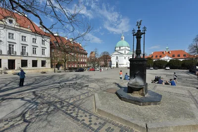 Private Historical Tour of Warsaw by Retro Fiat 125p with Pickup