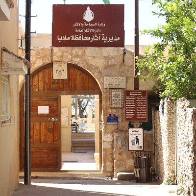Private Walking Tour in Madaba with Local Guide
