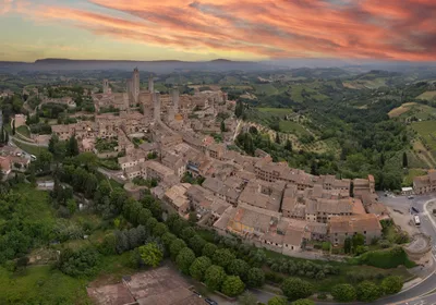 Chianti Wineries Tour with Tuscan Lunch and San Gimignano in Florence