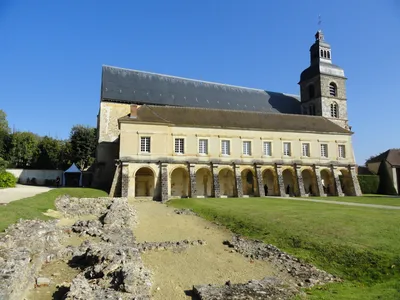 Small Group Half-Day Champagne Tour from Reims with Visits to Two Small Producers and Growers