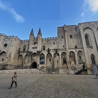 Marseille Provence Airport transfer ↔ Avignon