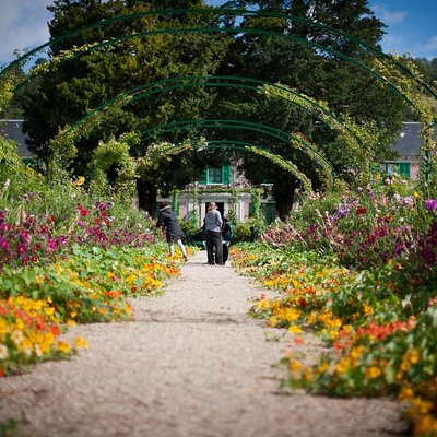 Guided Tour of Monet's Gardens/small group