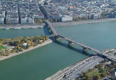 Budapest 1-Hour Highlights Boat Cruise with Welcome Drink