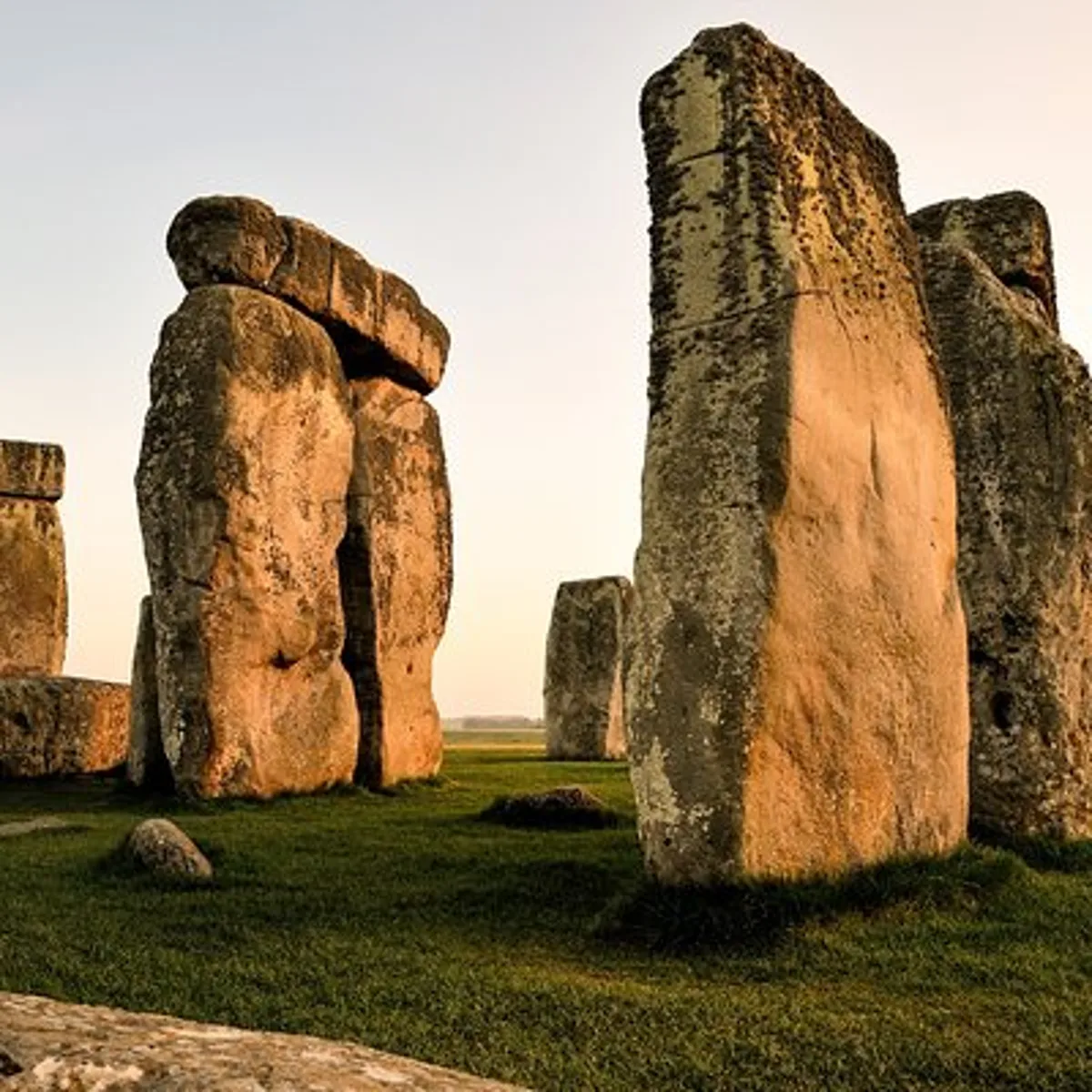 Stonehenge and Bath Day Trip from London with Optional Roman Baths Visit
