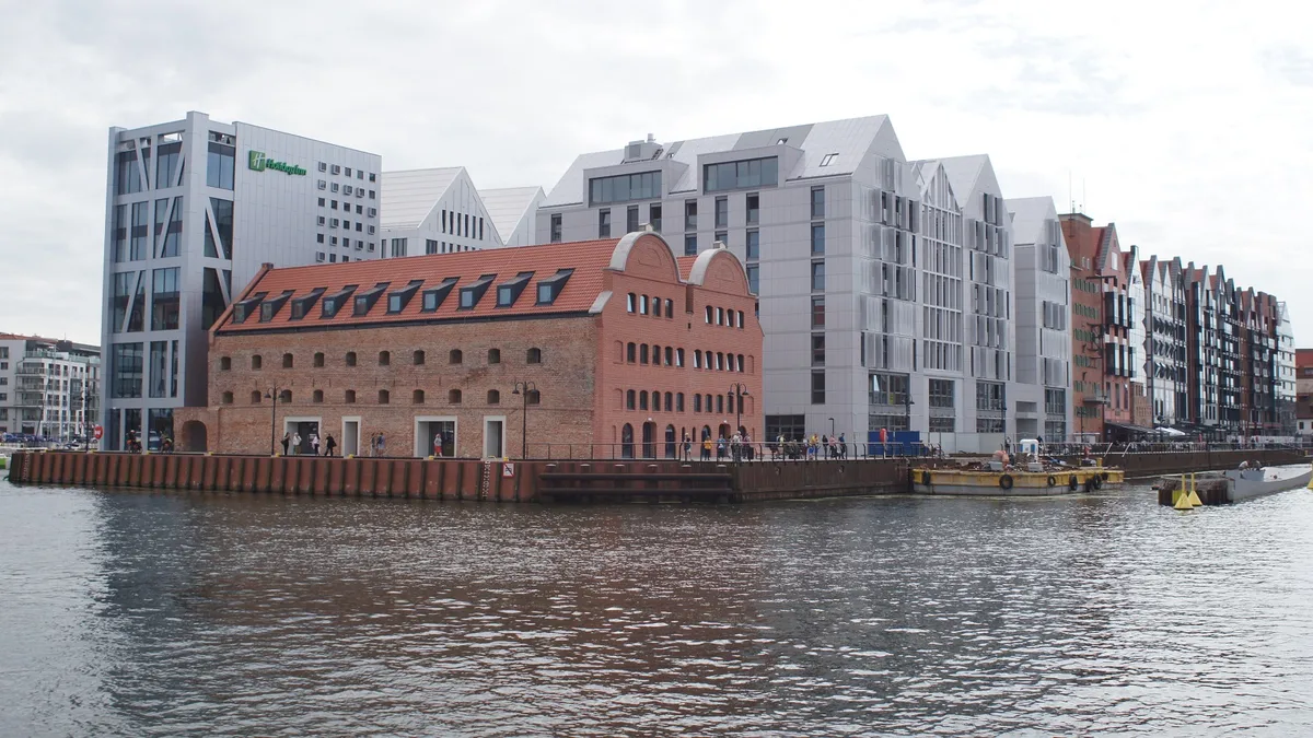 Gdansk Main Town Walking Tour with Guided Sightseeing