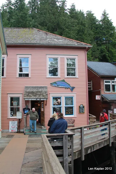 Ketchikan 2.5-Hour Wildlife and Scenic Tour Including Saxman Totem Poles and Herring Cove