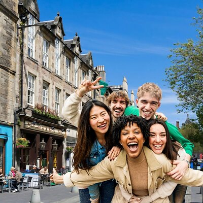 Edinburgh Quest: Self Guided City Walk & Immersive Treasure Hunt