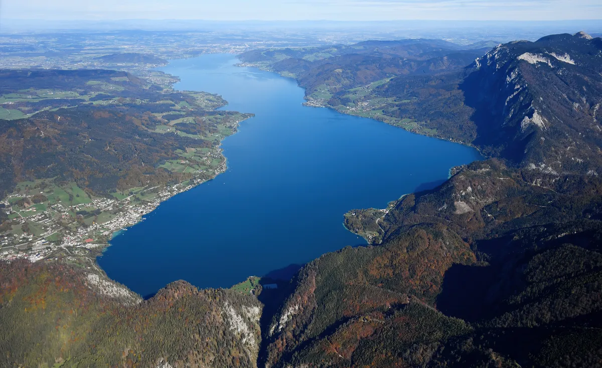 Hallstatt Small-Group Day Trip from Vienna with Stops at Attersee, St Gilgen, and More