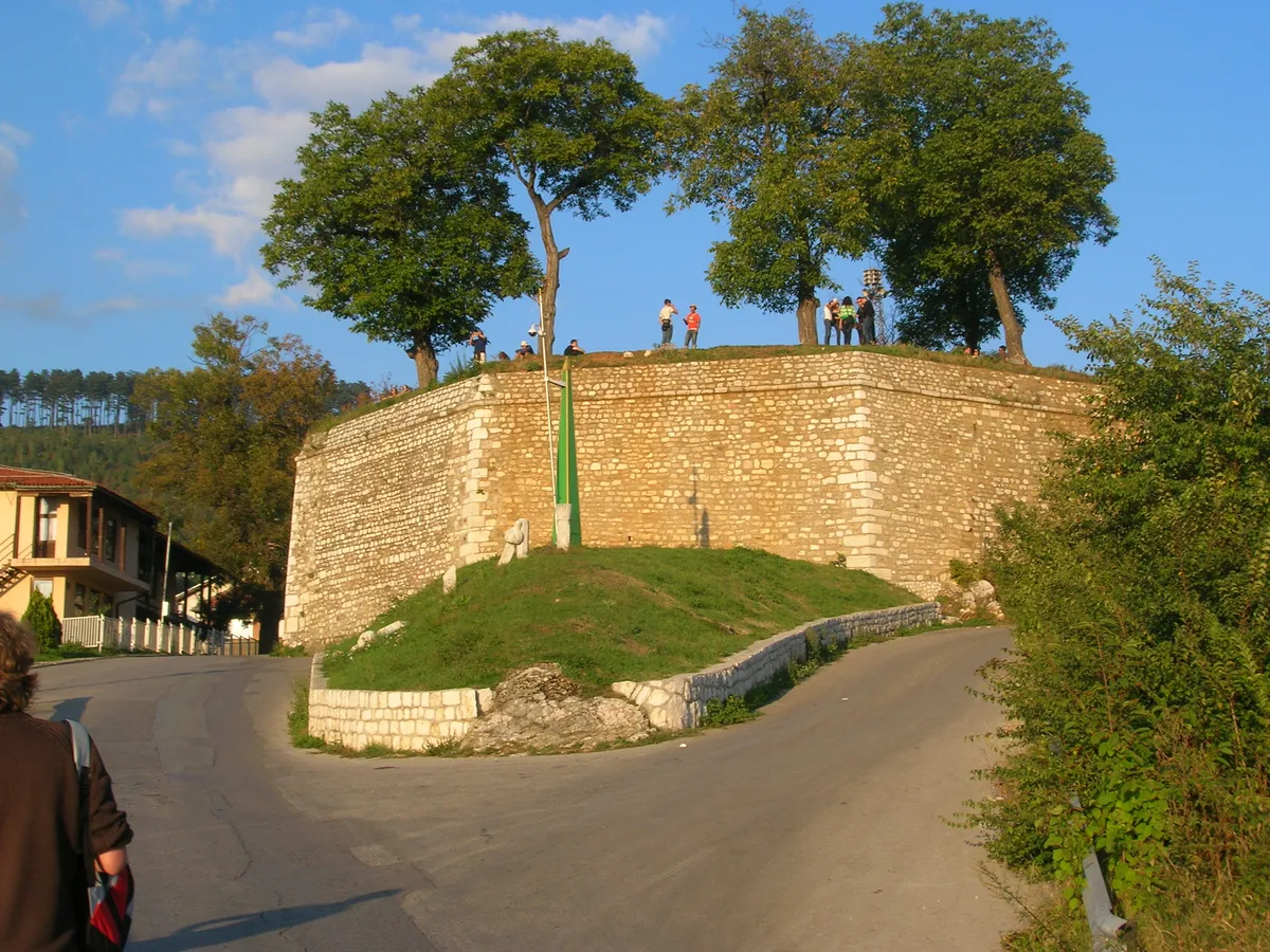 Sarajevo War Tour: Fall of Yugoslavia with Tunnel of Hope Museum and Frontlines