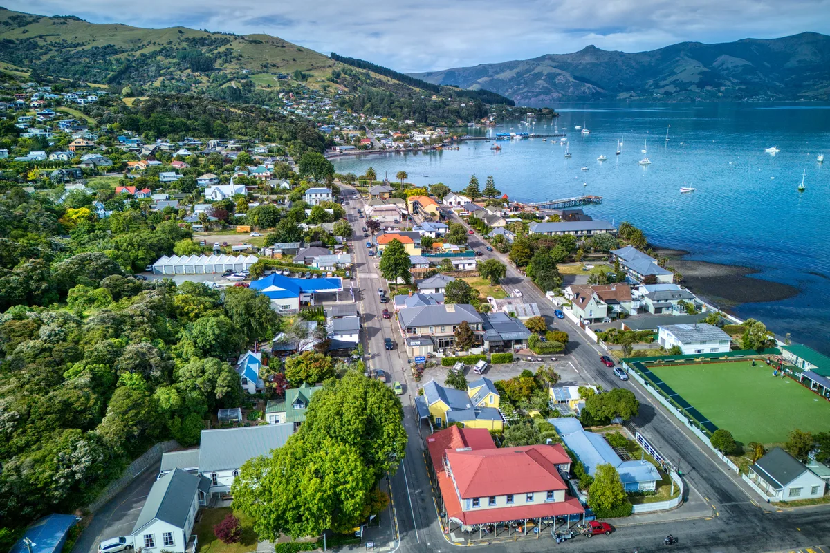 Akaroa Full-Day Sightseeing Tour from Christchurch with Nature Cruise and Lunch Option