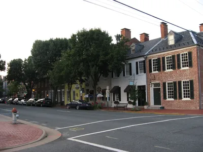 Fredericksburg All-Inclusive 5-Hour Social Wine Tour with Lunch and Tastings