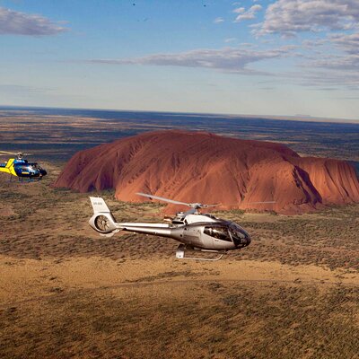 15-Minute Uluru & Resort Postcard Helicopter Flight