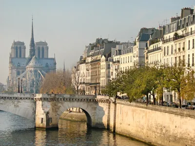 Paris Gourmet Dinner Seine River Cruise with Singer and DJ Set