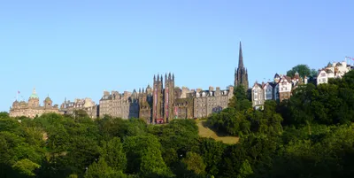 Edinburgh Pubs & History Walking Tour with Beer Tasting