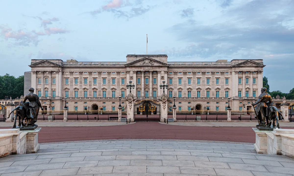 London Westminster Guided Walking Tour with Entry to Westminster Abbey