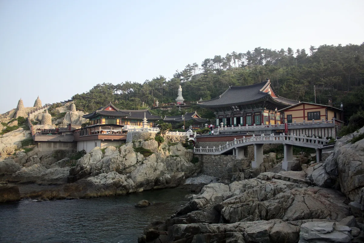 Busan Full-Day City Highlights Tour: Haedong Yonggungsa, Cheongsapo Daritdol, Blue Line Park, UN Cemetery