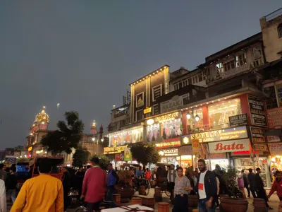 Old Delhi Tour with Rickshaw Ride, Metro Ride, Gurudwara Sisganj Sahib and Wedding Market