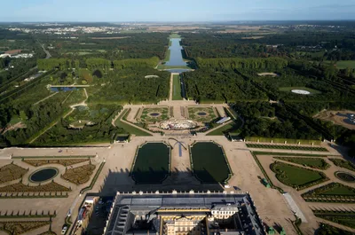 Versailles Golf Cart and Bike Guided Tour Including Gardens, Hamlet, Fountains and Palace