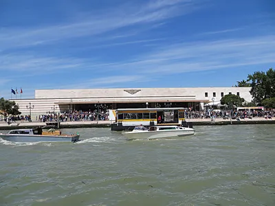 Murano Island Private Watertaxi Tour with Glass Blowing Demo and Hotel Pickup
