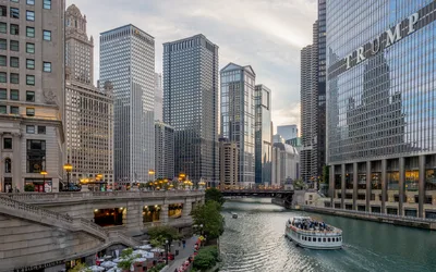 Chicago River 45-Minute Architecture Boat Tour from Magnificent Mile