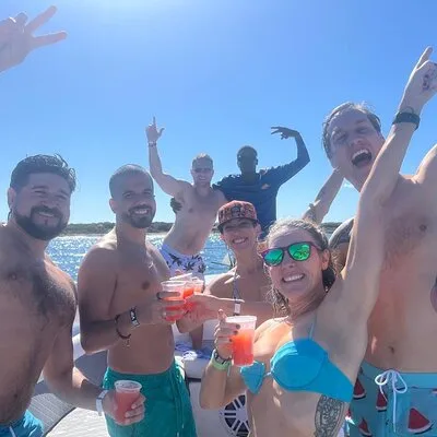 Private Rose Island Beach and Snorkeling Tour Drinks Included