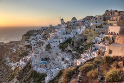 Santorini Small-Group Day Tour: Venetian Castles, Black Sand Beach, Wine Tasting & Oia Sunset