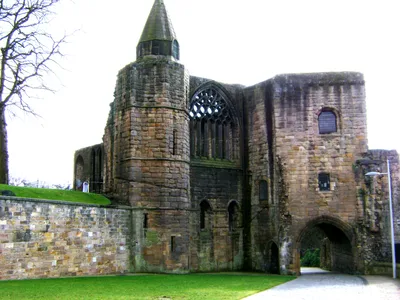 Rosslyn Chapel, Dunfermline Abbey and Stirling Castle 9-Hour Day Tour