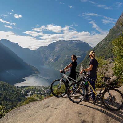 Geiranger: Sky to Fjord Downhill Biking Adventure