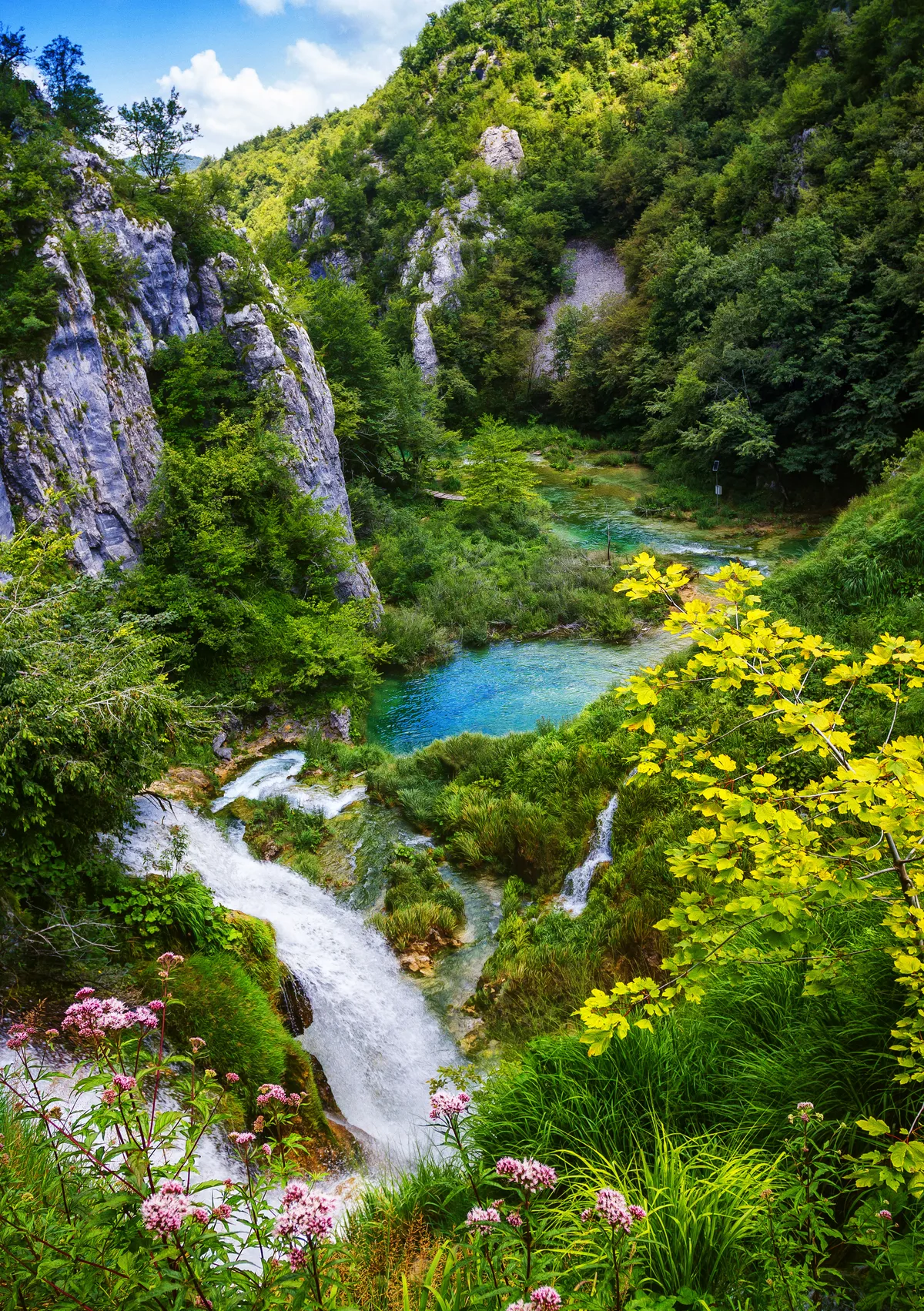 Plitvice Lakes National Park Guided Day Tour with Boat and Train Ride from Zagreb
