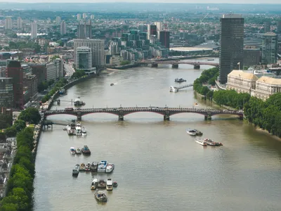 London Love Bike Tour 3.5 Hours with Guide, Cycle Hire, and Helmet