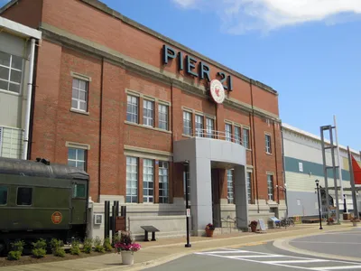 Halifax Hop-On Hop-Off Bus with 7 Stops Including Maritime Museum and Citadel
