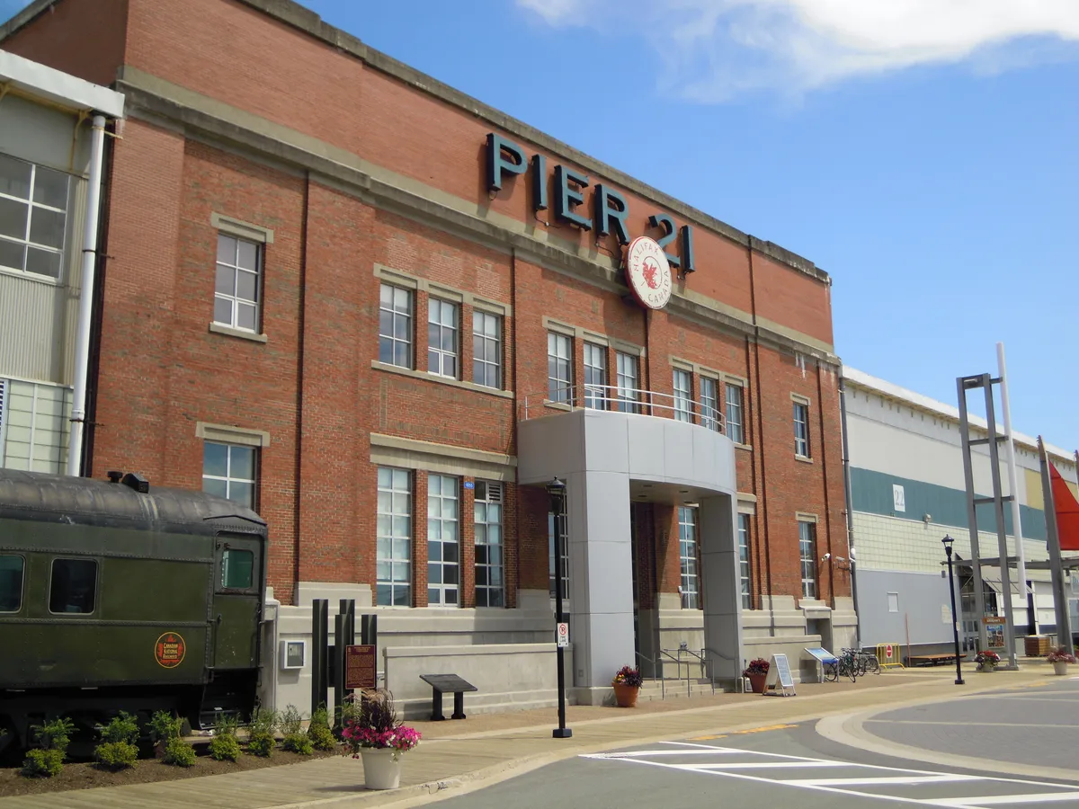 Halifax Hop-On Hop-Off Bus with 7 Stops Including Maritime Museum and Citadel