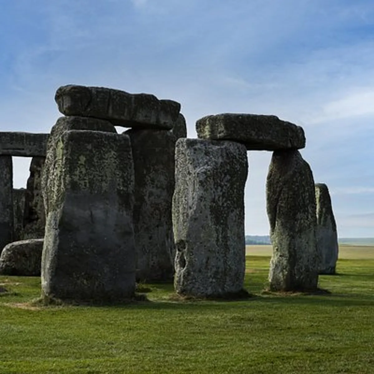 Small-Group Day Trip to Stonehenge, Bath and Windsor from London