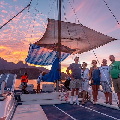 Sunset Appetizers & Open Bar Catamaran Cruise