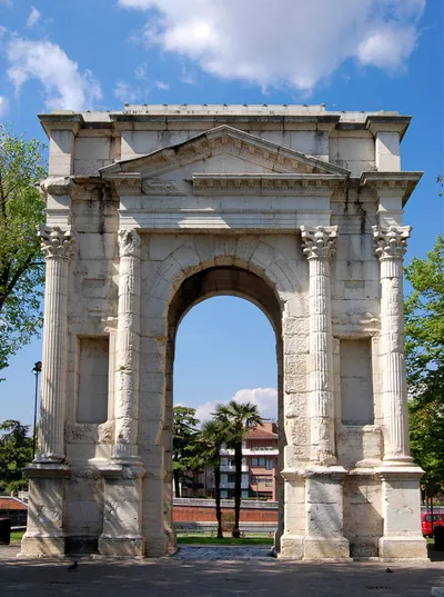 Verona e-Bike Tour: City Center, Castel San Pietro & Panoramic Views