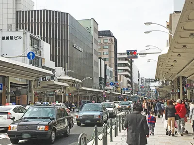 Kyoto Nishiki Market Walking Tour with 7 Tastings and Brunch