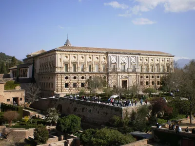 Alhambra Private and Small Group Tour with Skip-the-Line Access to Nasrid Palaces