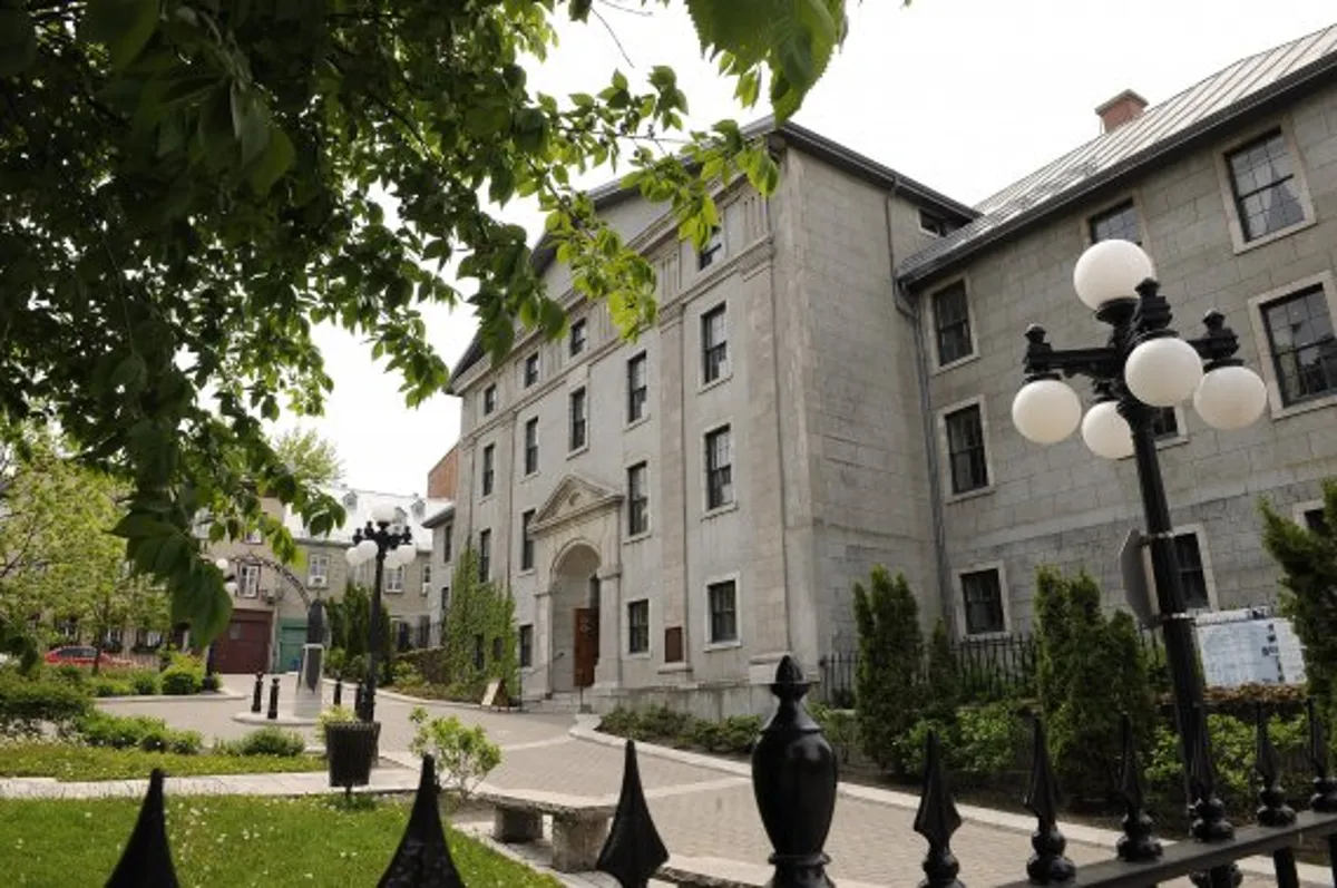 Old Quebec Animated Crime Walking Tour with Live Entertainment
