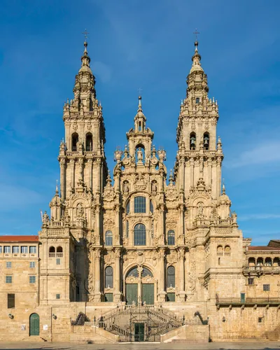 Tapas Tour in Santiago de Compostela with 3 Drinks and Live Music