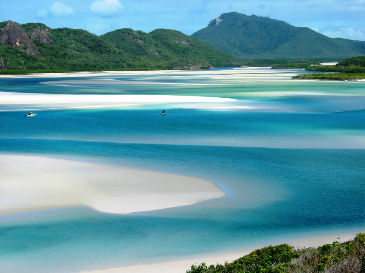 Camira Sailing Adventure through Whitsunday Islands with Hill Inlet and Whitehaven Beach