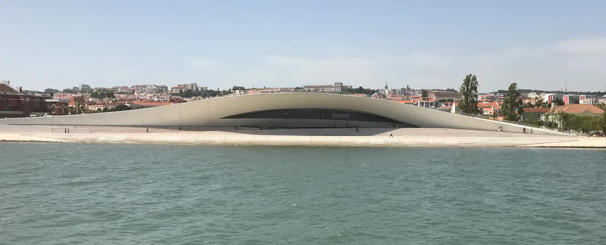 Lisbon 1-Hour Beer Bike Tour with Alcoholic Beverages