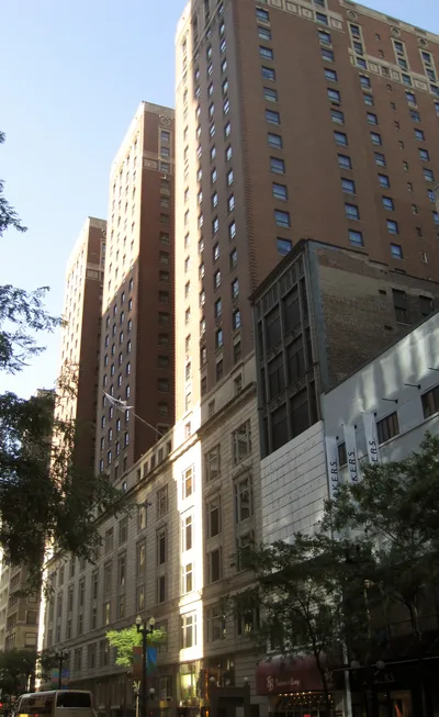 Chicago Architecture and True Crime Walking Tour
