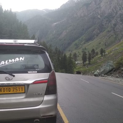 Srinagar Airport Transfers Taxi Service