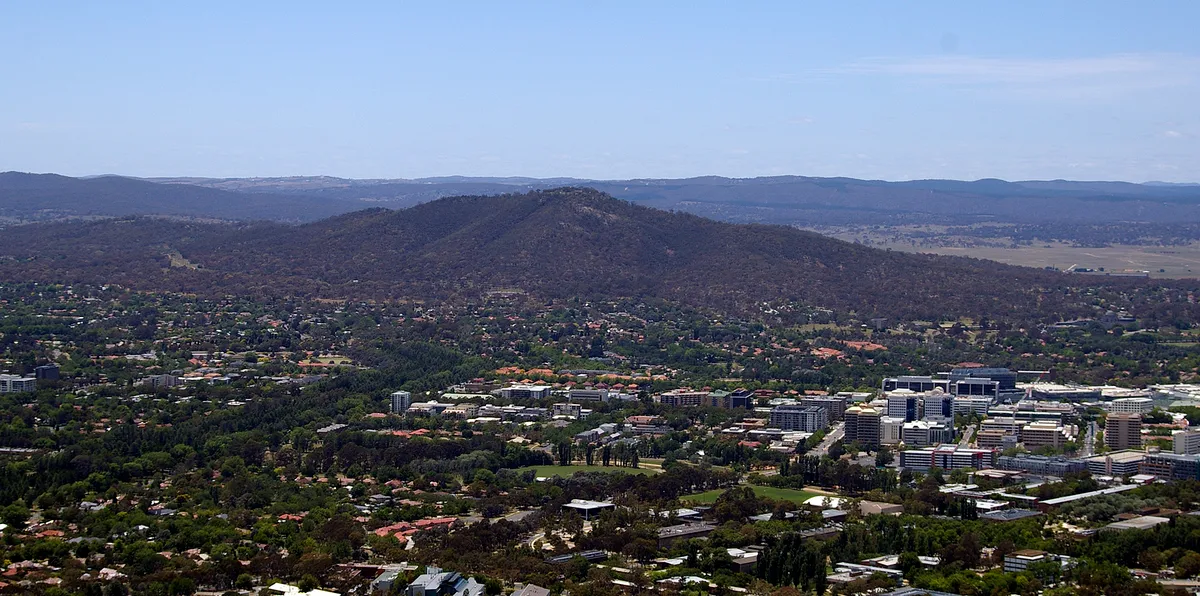 Canberra Full-Day Tour: Mount Ainslie, Parliament House & Australian War Memorial