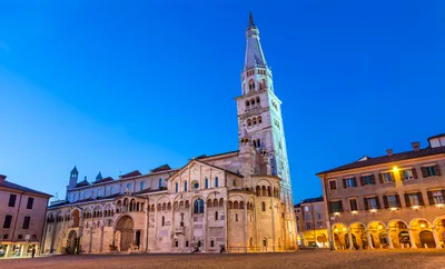 Bologna Food Experience: Factory Tours and Family-Style Lunch